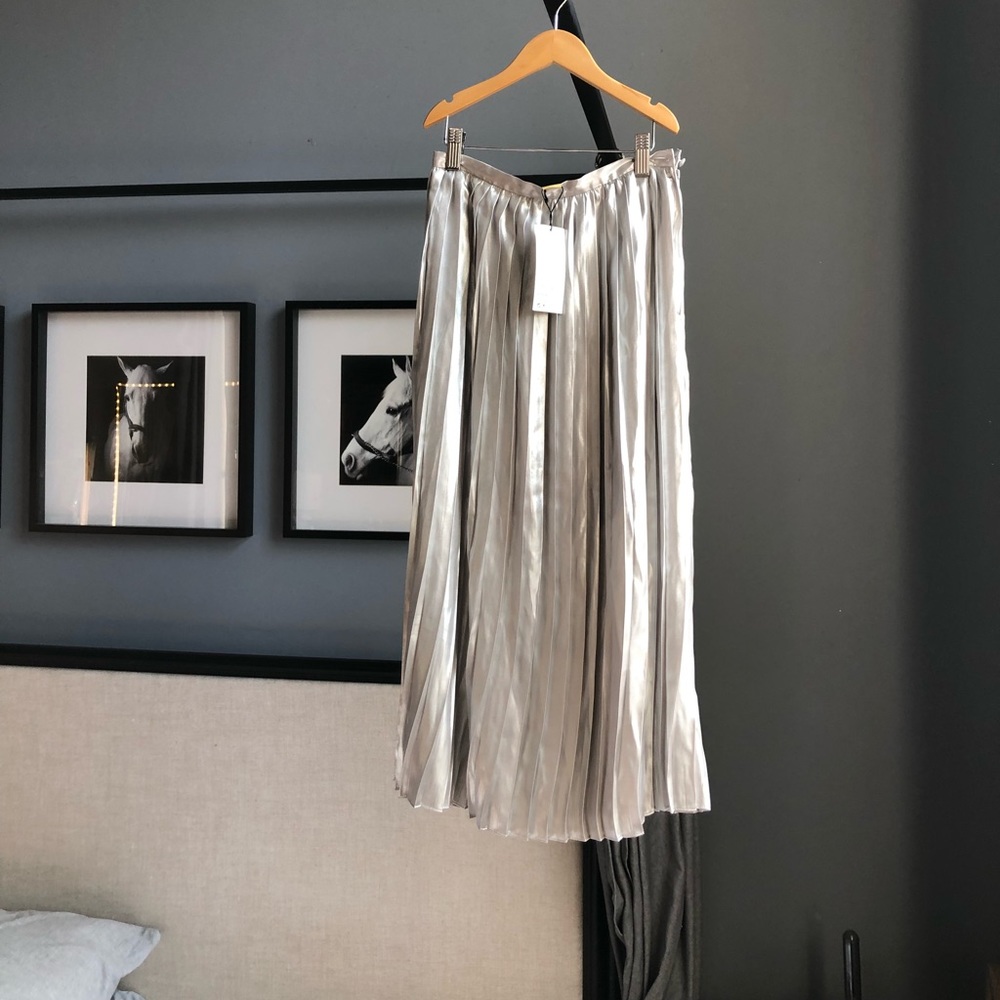 NWT Closet staple silver skirt